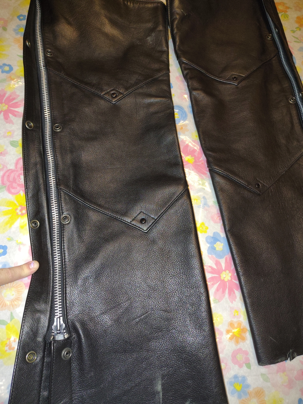 Harley-Davidson Black Leather Motorcycle Chaps with Belt Buckle - Picture 9 of 11